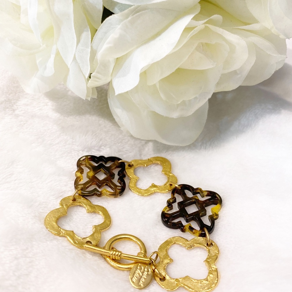 NWOT Susan Shaw Linked Clover & Toggle Dual Tone Bracelet.